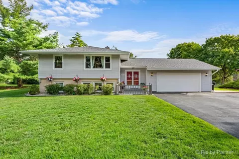 1913 W Grandview Dr, Johnsburg, IL 60051