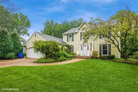 152 N Milton Ave, Glen Ellyn, IL 60137