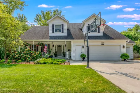 421 Johnson Ave, Morris, IL 60450