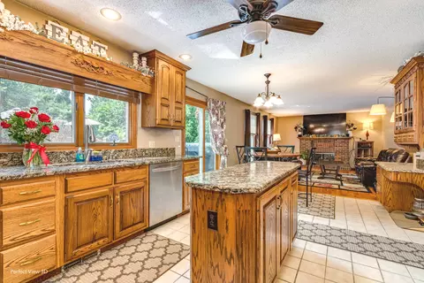 421 Johnson Ave, Morris, IL 60450 photo 12
