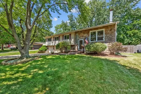 258 Lancaster Dr, Crystal Lake, IL 60014