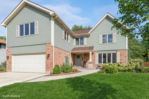9 Mayfair Ln, Aurora, IL 60504