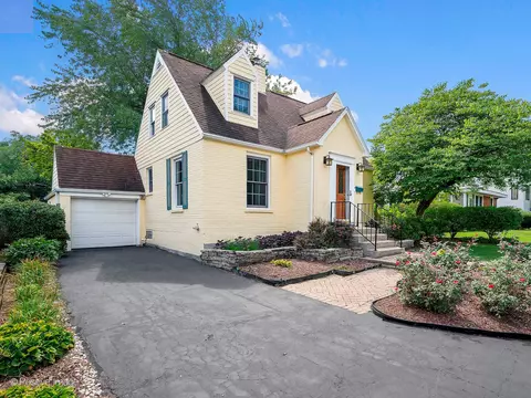 135 Chicago Ave, Clarendon Hills, IL 60514