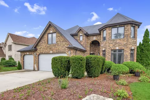 9 Carrington Ct, Hazel Crest, IL 60429