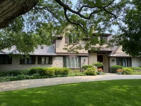 1303 Edgewood Ln, Northbrook, IL 60062