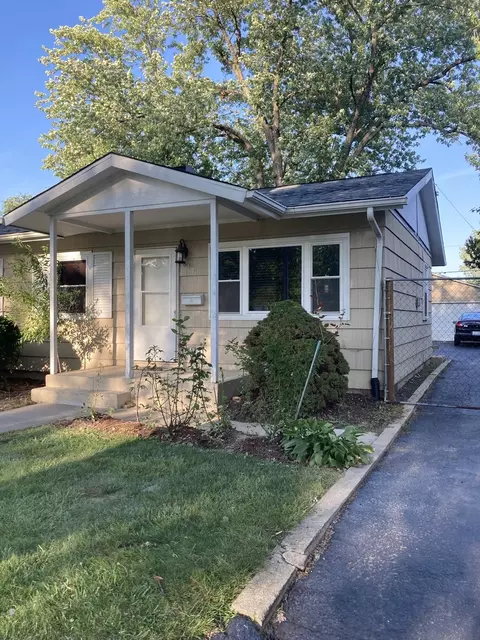 887 Foran Ln, Aurora, IL 60506