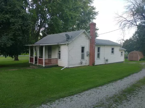 104 W B St, Delavan, IL 61734