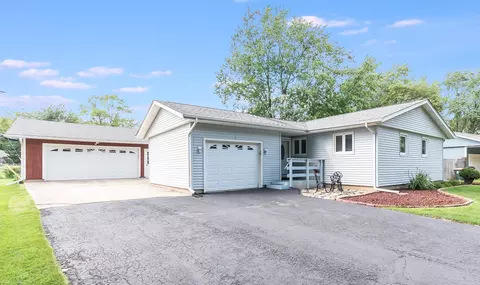 30 W140 Bruce Ln, Naperville, IL 60563