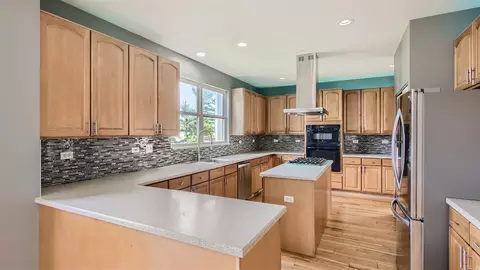 5330 Mardjetko Dr, Hoffman Estates, IL 60192 photo 7