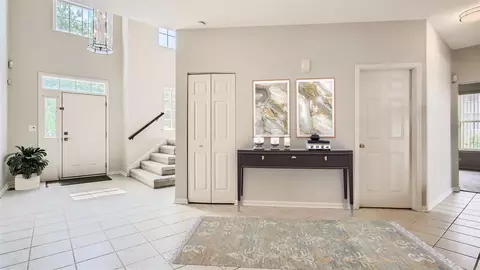 5330 Mardjetko Dr, Hoffman Estates, IL 60192 photo 2