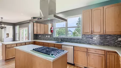 5330 Mardjetko Dr, Hoffman Estates, IL 60192 photo 5