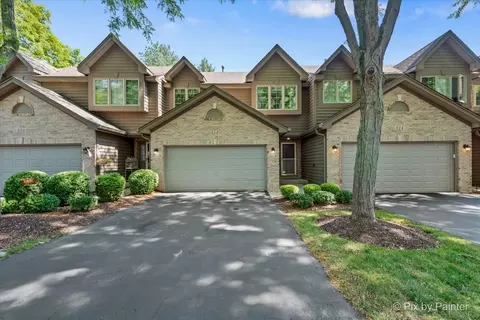 812 Millcreek Cir, Elgin, IL 60123