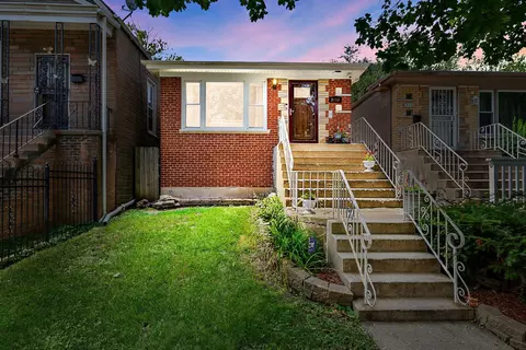 9132 S Essex Ave, Chicago, IL 60617