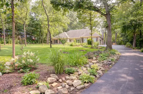 43 W885 Red Oak Dr, Elburn, IL 60119