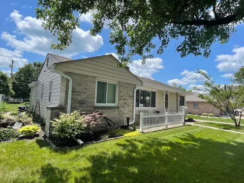 217 E Lincoln, Arthur, IL 61911 photo 2