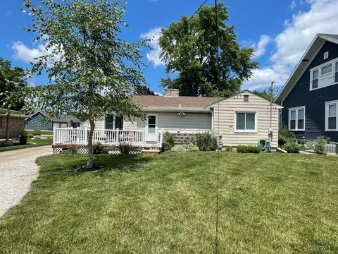 217 E Lincoln, Arthur, IL 61911 photo 3
