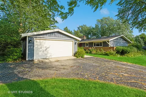 745 Cumnor Ave, Barrington, IL 60010