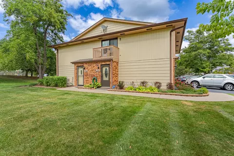 704 Whalom Ln #E13, Schaumburg, IL 60173
