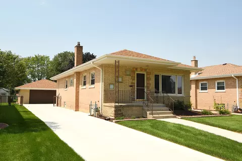 10218 S Karlov Ave, Oak Lawn, IL 60453