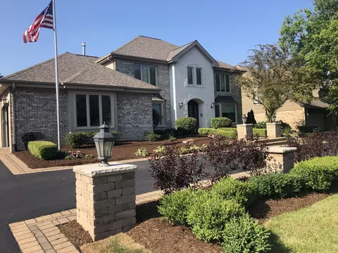 467 81st St, Burr Ridge, IL 60527
