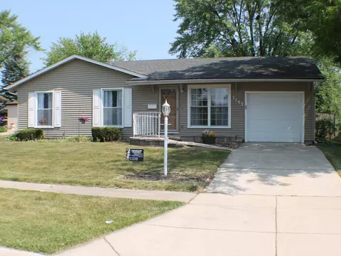 1143 Glenn Trl S, Elk Grove Village, IL 60007