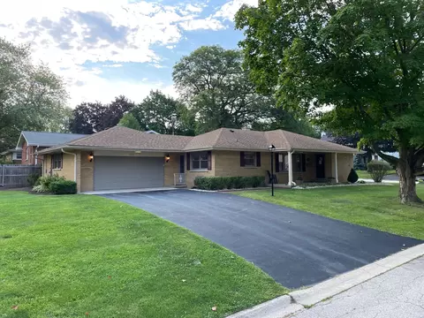 625 Lill St, Barrington, IL 60010