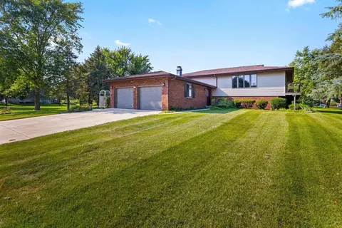 106 Melissa Dr, Lexington, IL 61753