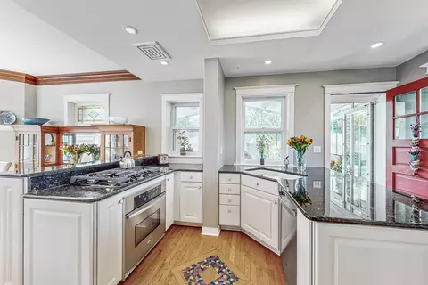 692 Laurel Ave, Des Plaines, IL 60016 photo 12