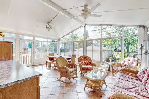692 Laurel Ave, Des Plaines, IL 60016 photo 7
