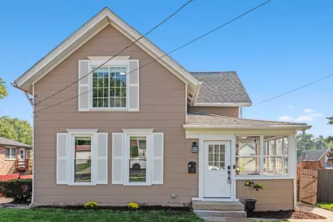44 N Grove St, Carpentersville, IL 60110