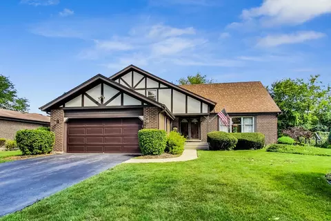 1262 E Cooper Dr, Palatine, IL 60074
