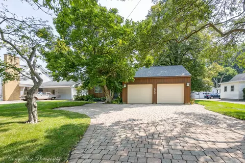 620 Normal Rd, Dekalb, IL 60115 photo 2