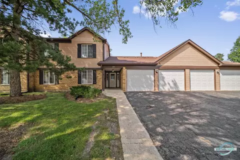 304 Memory Ln #2, Westmont, IL 60559