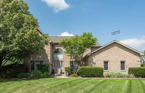 1232 Eagle Crest Dr, Lemont, IL 60439