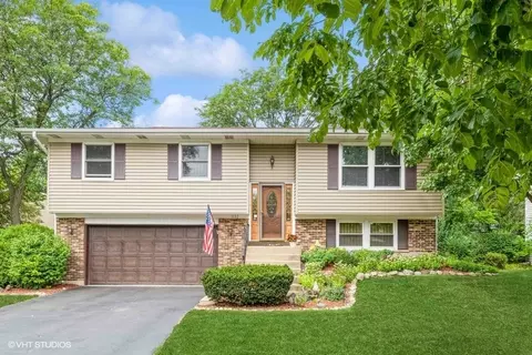 1132 W Sturbridge Dr, Hoffman Estates, IL 60192