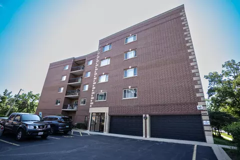 1649 Ashland Ave #302, Des Plaines, IL 60016
