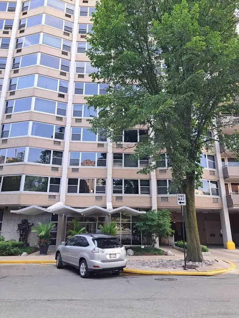 555 W Cornelia Ave #1505, Chicago, IL 60657