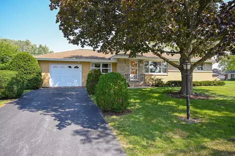 443 S Adams St, Westmont, IL 60559