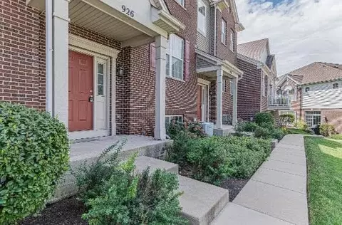 926 Charlton Ln #926, Naperville, IL 60563