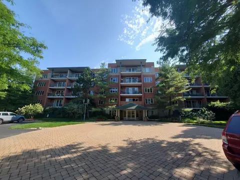 3900 W Bryn Mawr Ave #308, Chicago, IL 60659