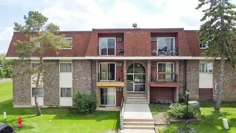 525 Hill Dr #7-105, Hoffman Estates, IL 60169