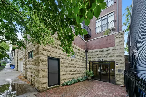 3534 N Hermitage Ave #403, Chicago, IL 60657