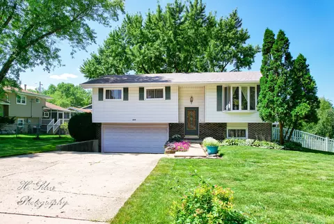 1215 Spruce St, Lake In The Hills, IL 60156