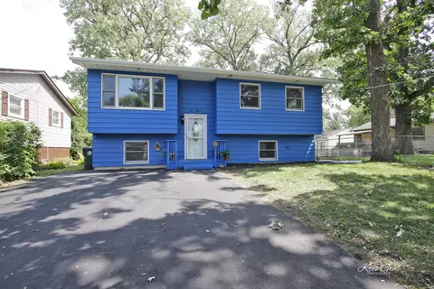 915 Bayview Ct, Round Lake Beach, IL 60073