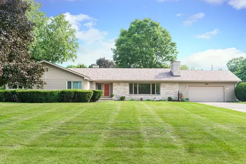 226 Windsor Dr, Dekalb, IL 60115