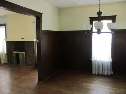 16 E Wayne St, Freeport, IL 61032 photo 6