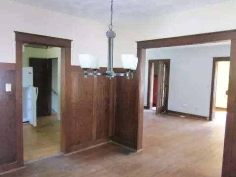 16 E Wayne St, Freeport, IL 61032 photo 9