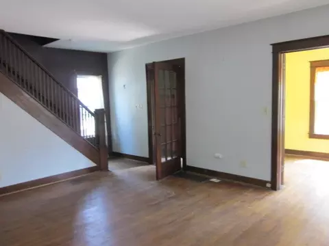 16 E Wayne St, Freeport, IL 61032 photo 2