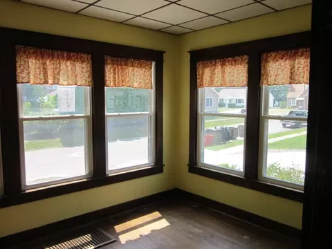 16 E Wayne St, Freeport, IL 61032 photo 5