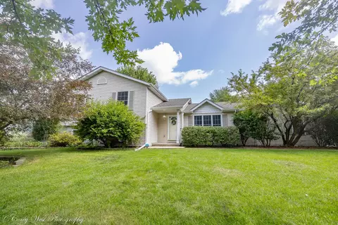 228 N Aspen Dr, Cortland, IL 60112